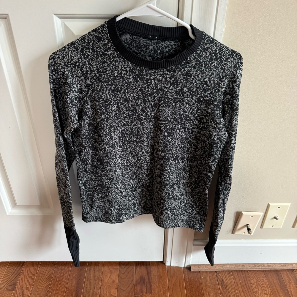 Lululemon Athletica Black and Gray Knit Top